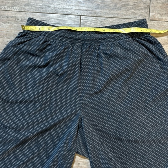 Lululemon Men's Black Gray Geometric Print Drawstring Pull On Shorts Size Medium - Picture 3 of 7